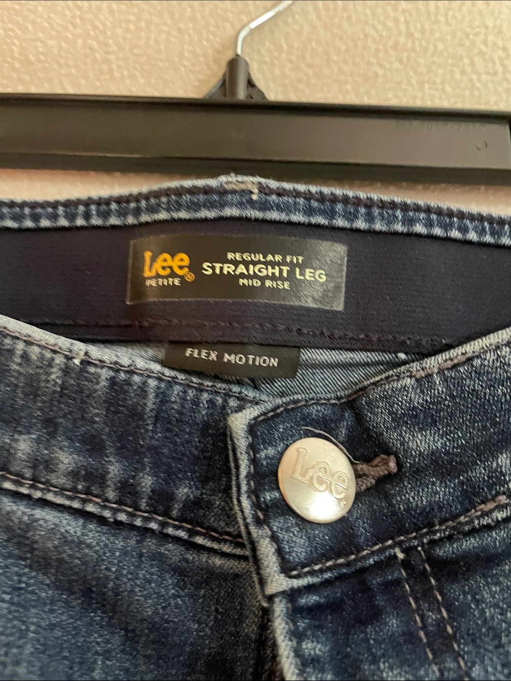 Lee Women's Straight Leg Jeans in Indigo Wash - Picture 2 of 4